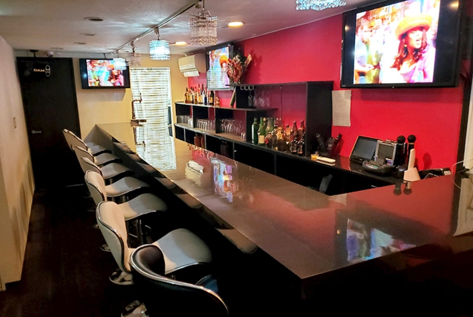 Girl's bar ULU 店内写真